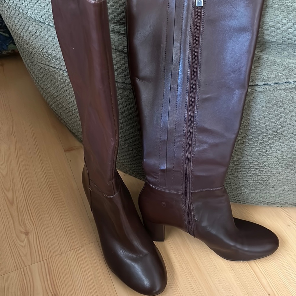 H by Halston Heeled Leather Boot like new Ladies 6 1/2 Medium Brown